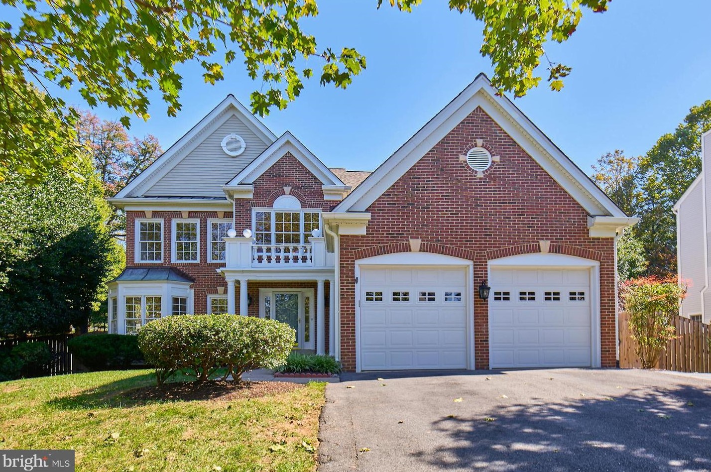 2561 Holly Manor Dr, Falls Church, VA 22043-3909