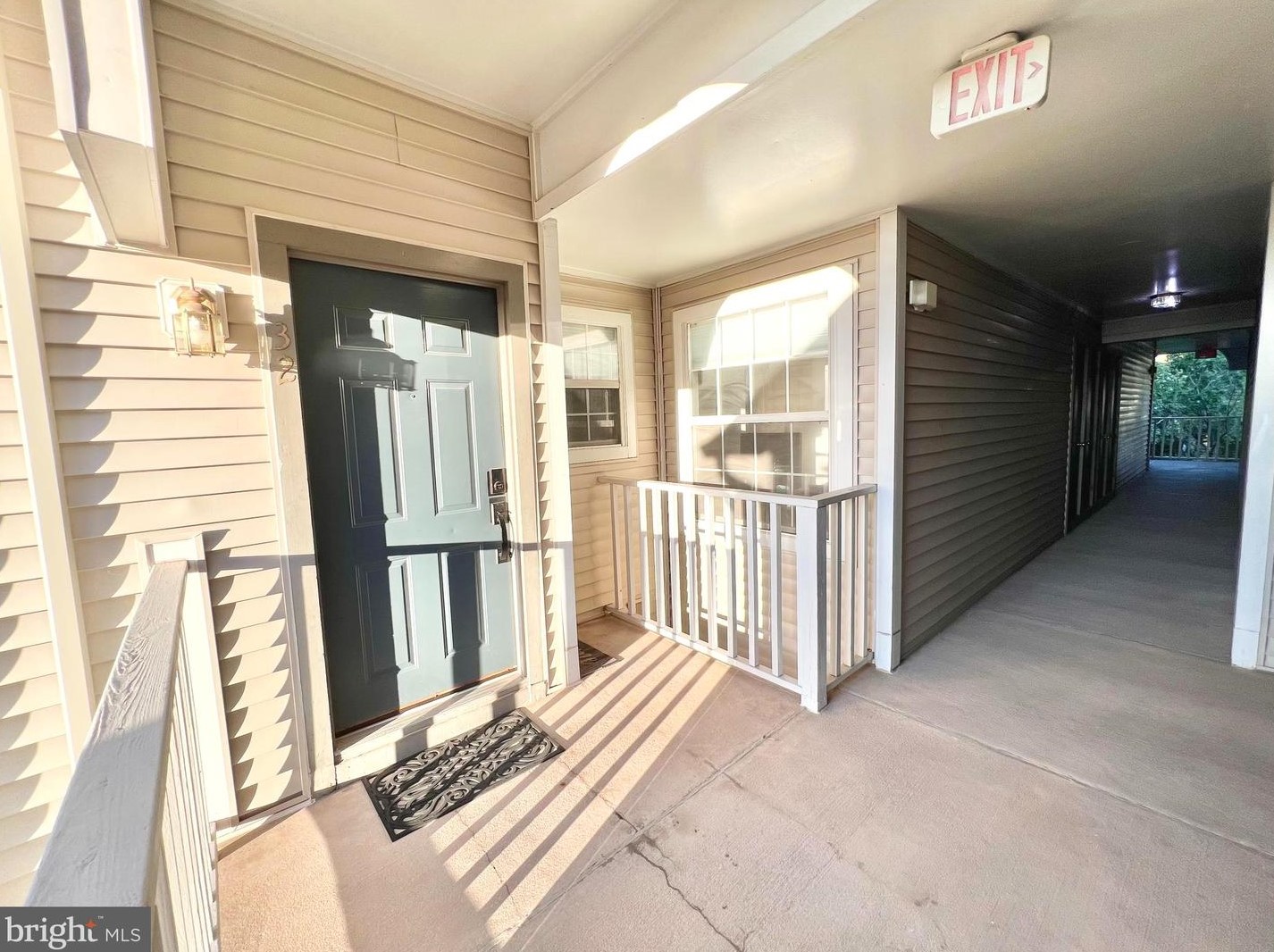 5632 Willoughby Newton Dr, Centreville, VA 20120-1961