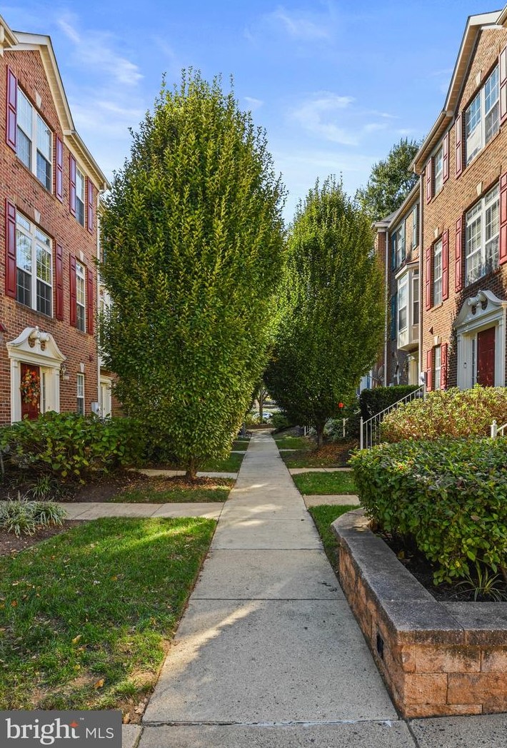2710 Manhattan Pl, Vienna VA  22180-7340 exterior