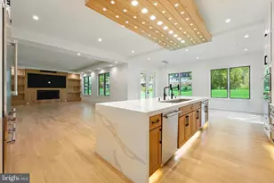 103 St Andrews Dr NE, Vienna, VA 22180 - Photo 8