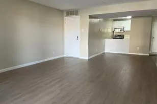 2647 Redcoat Dr, Alexandria, VA 22303 - Photo 2