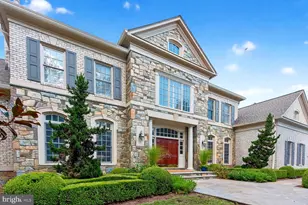 9864 Walker Glen Ct, Great Falls, VA 22066 - Photo 2