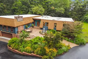 10916 Thimbleberry Ln, Great Falls, VA 22066 - Photo 2