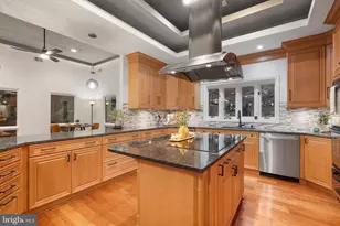 10916 Thimbleberry Ln, Great Falls, VA 22066 - Photo 14