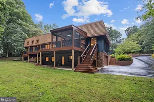 10916 Thimbleberry Ln, Great Falls, VA 22066 - Photo 88