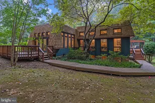 10916 Thimbleberry Ln, Great Falls, VA 22066 - Photo 90