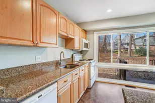 4304 San Carlos Dr, Fairfax, VA 22030 - Photo 12