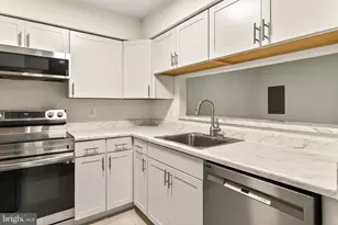 6925 Mary Caroline Cir, Alexandria, VA 22310 - Photo 12