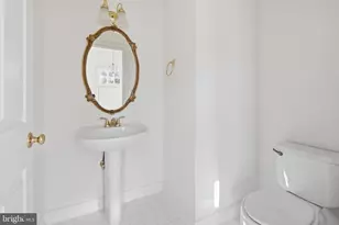 8026 Kidwell Hill Ct, Vienna, VA 22182 - Photo 4