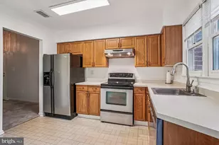 7592 Lakeside Village Dr, Falls Church, VA 22042 - Photo 14