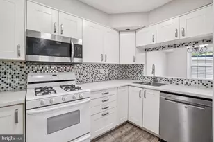 6012 Havener House Way, Centreville, VA 20120 - Photo 8