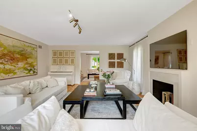 6305 Dunaway Court, McLean, VA 22101 - Photo 12