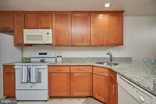 7616 Wood Mist Ln, Falls Church, VA 22043 - Photo 8