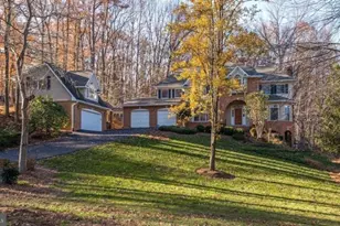 2082 Hunters Crest Way, Vienna, VA 22181 - Photo 2