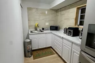 10206 Carol St, Great Falls, VA 22066 - Photo 2