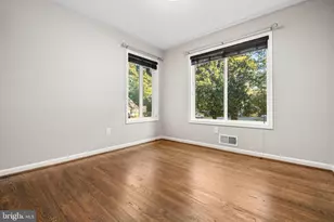 10402 Hollyoak Pl, Fairfax, VA 22032 - Photo 32