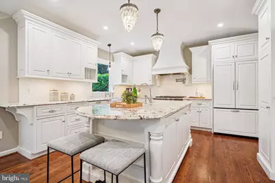 1616 Sherwood Hall Lane, Alexandria, VA 22306 - Photo 2