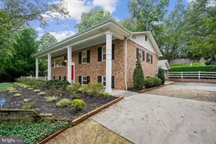 1616 Sherwood Hall Ln, Alexandria, VA 22306 - Photo 6