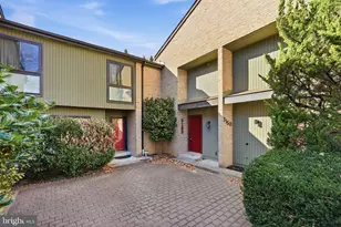 3152 Eakin Park Ct, Fairfax, VA 22031 - Photo 2