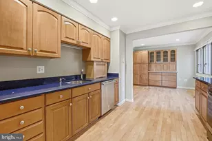 3152 Eakin Park Ct, Fairfax, VA 22031 - Photo 6
