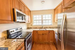 12103 Green Ledge Ct, Fairfax, VA 22033 - Photo 8