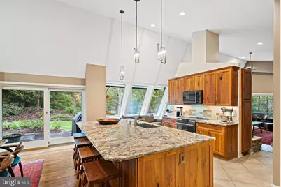 9706 Beach Mill Road, Great Falls, VA 22066 - Photo 8