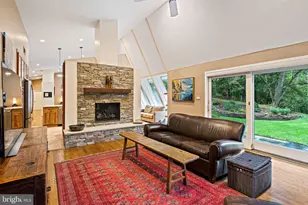 9706 Beach Mill Rd, Great Falls, VA 22066 - Photo 12