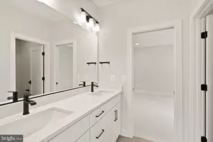 8217 Bucknell Dr, Vienna, VA 22180 - Photo 46