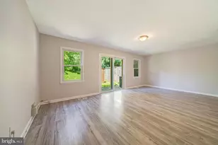 8322 Highcliffe Ct, Annandale, VA 22003 - Photo 6