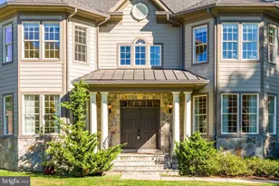 829 Golden Arrow St, Great Falls, VA 22066 - Photo 6