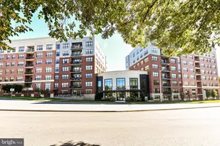 2960 Vaden Dr, Fairfax, VA 22031 - Photo 2