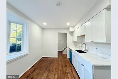 8219 Doctor Craik Ct, Alexandria, VA 22306 - Photo 4