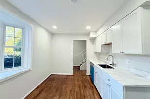 8219 Doctor Craik Ct, Alexandria, VA 22306 - Photo 4