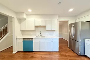 8219 Doctor Craik Ct, Alexandria, VA 22306 - Photo 6