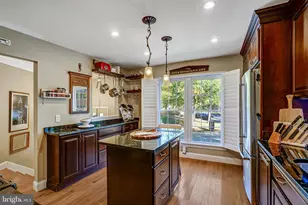 7714 Shootingstar Dr, Springfield, VA 22152 - Photo 10