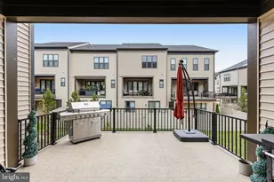 12307 W Oaks Dr, Fairfax, VA 22030 - Photo 10