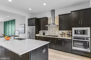 12307 W Oaks Dr, Fairfax, VA 22030 - Photo 4