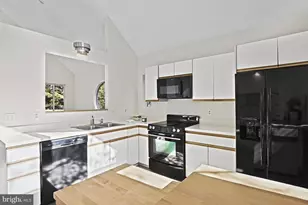 11504 Turnbridge Ln, Reston, VA 20194 - Photo 8