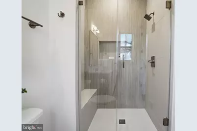 612 Gibson Circle SW, Vienna, VA 22180 - Photo 8