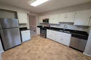 4281 Sleepy Lake Dr, Fairfax, VA 22033 - Photo 2