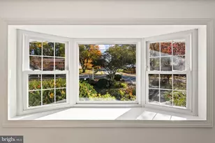 5512 Flag Run Dr, Springfield, VA 22151 - Photo 2