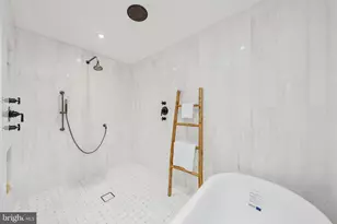 11000 Oakton Woods Way, Oakton, VA 22124 - Photo 56