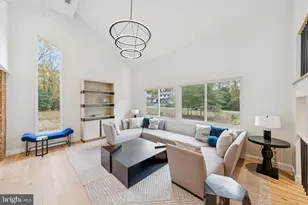 11000 Oakton Woods Way, Oakton, VA 22124 - Photo 16