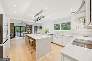 11000 Oakton Woods Way, Oakton, VA 22124 - Photo 28