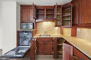 8340 Greensboro Dr, McLean, VA 22102 - Photo 4