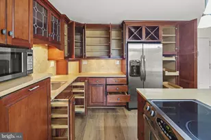 8340 Greensboro Dr, McLean, VA 22102 - Photo 6