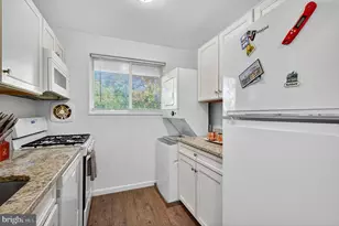 2821 Kalmia Lee Ct, Falls Church, VA 22042 - Photo 10