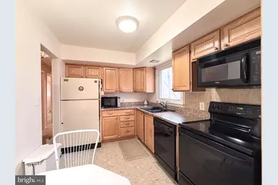 9921 Woodrow Street, Vienna, VA 22181 - Photo 12