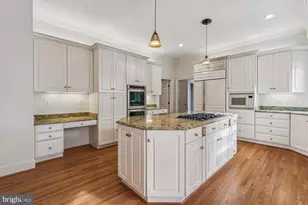 3010 Westhurst Ct, Oakton, VA 22124 - Photo 8