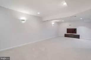 9369 Tovito Dr, Fairfax, VA 22031 - Photo 30